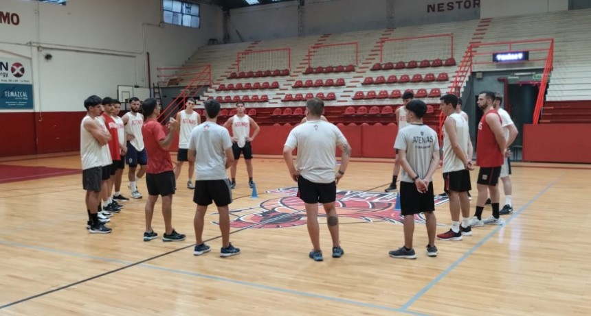 Atenas presentó su cuerpo técnico y comenzó el sueño Federal