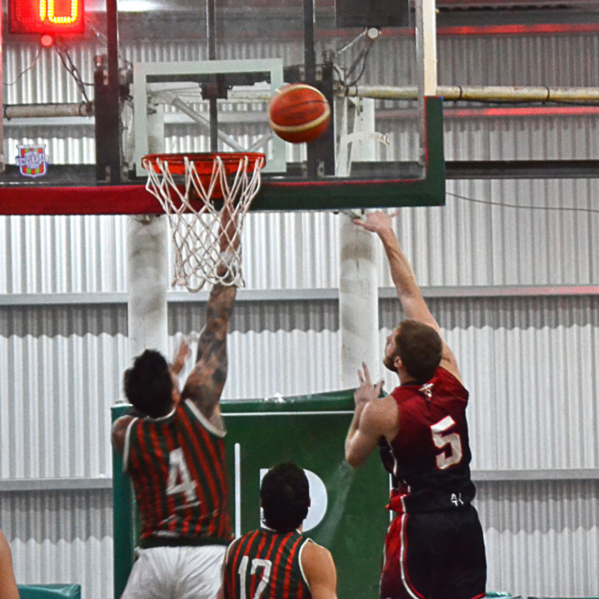 El Griego cacheteó a Universal y se quedó con el clásico