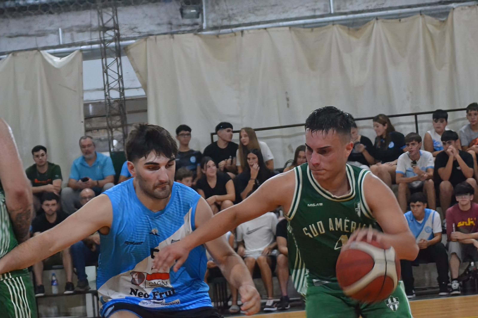 El Verde resurgió sobre el final y derrotó a la Villa