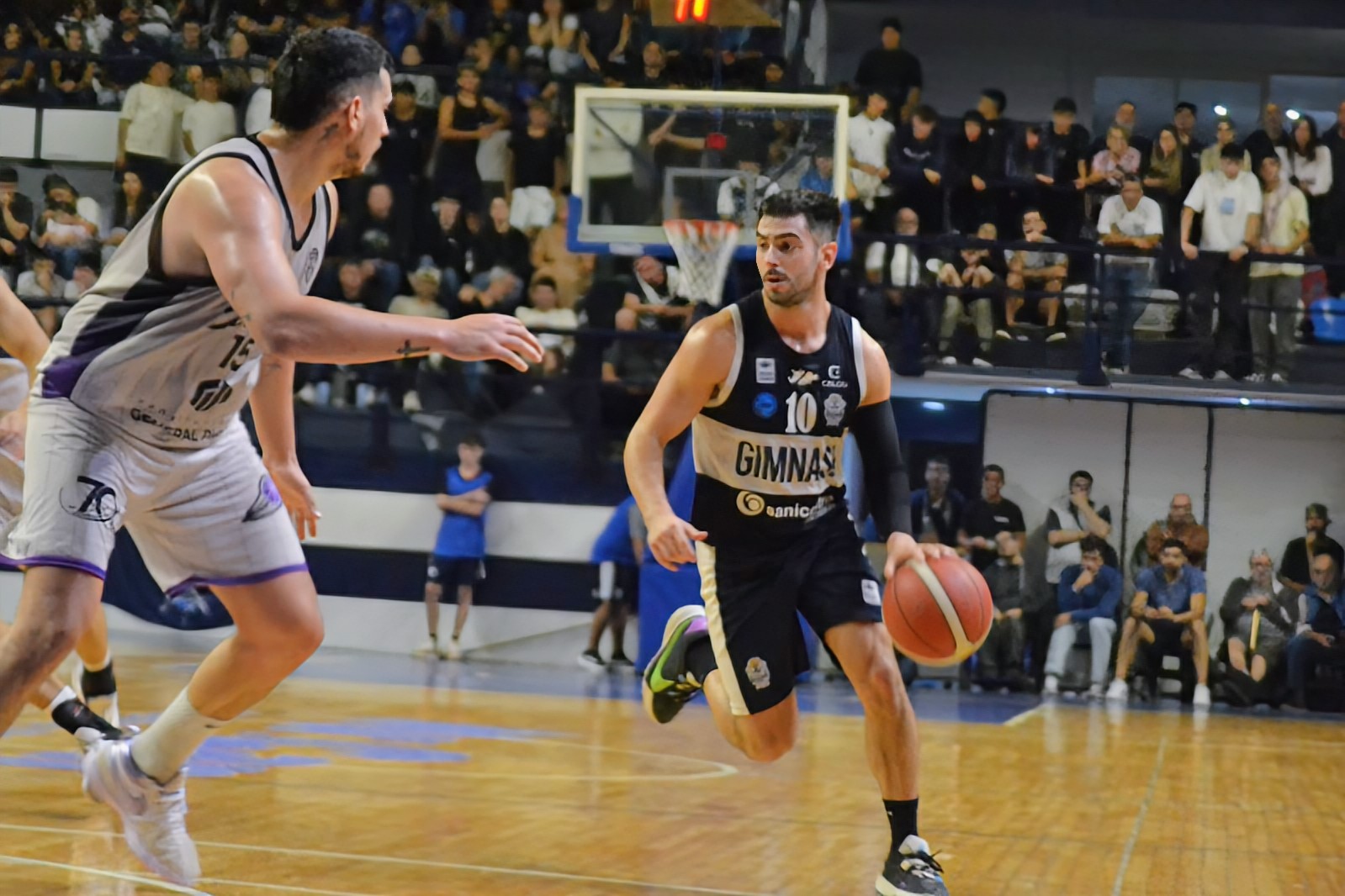 Gimnasia derrotó a Pico y va en busca de revertir la serie