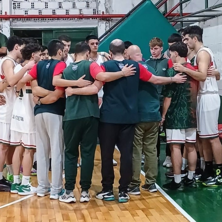 Universal derrotó a Mayo en un juego fenomenal