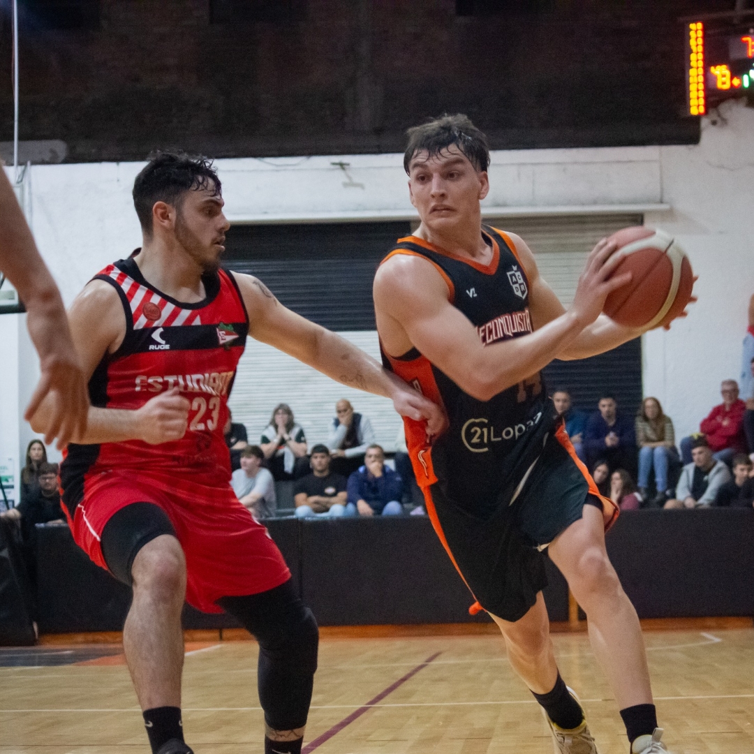 Reconquista liquidó a Estudiantes en el Rosatti y se adueñó de la cima del Apertura.
