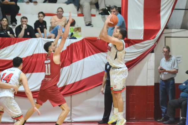 Atenas gan&oacute; en la ruta y levant&oacute; la guardia ante Pilar 