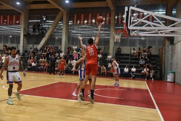 El Le&oacute;n rugi&oacute; en UNO y aplast&oacute; a Regatas