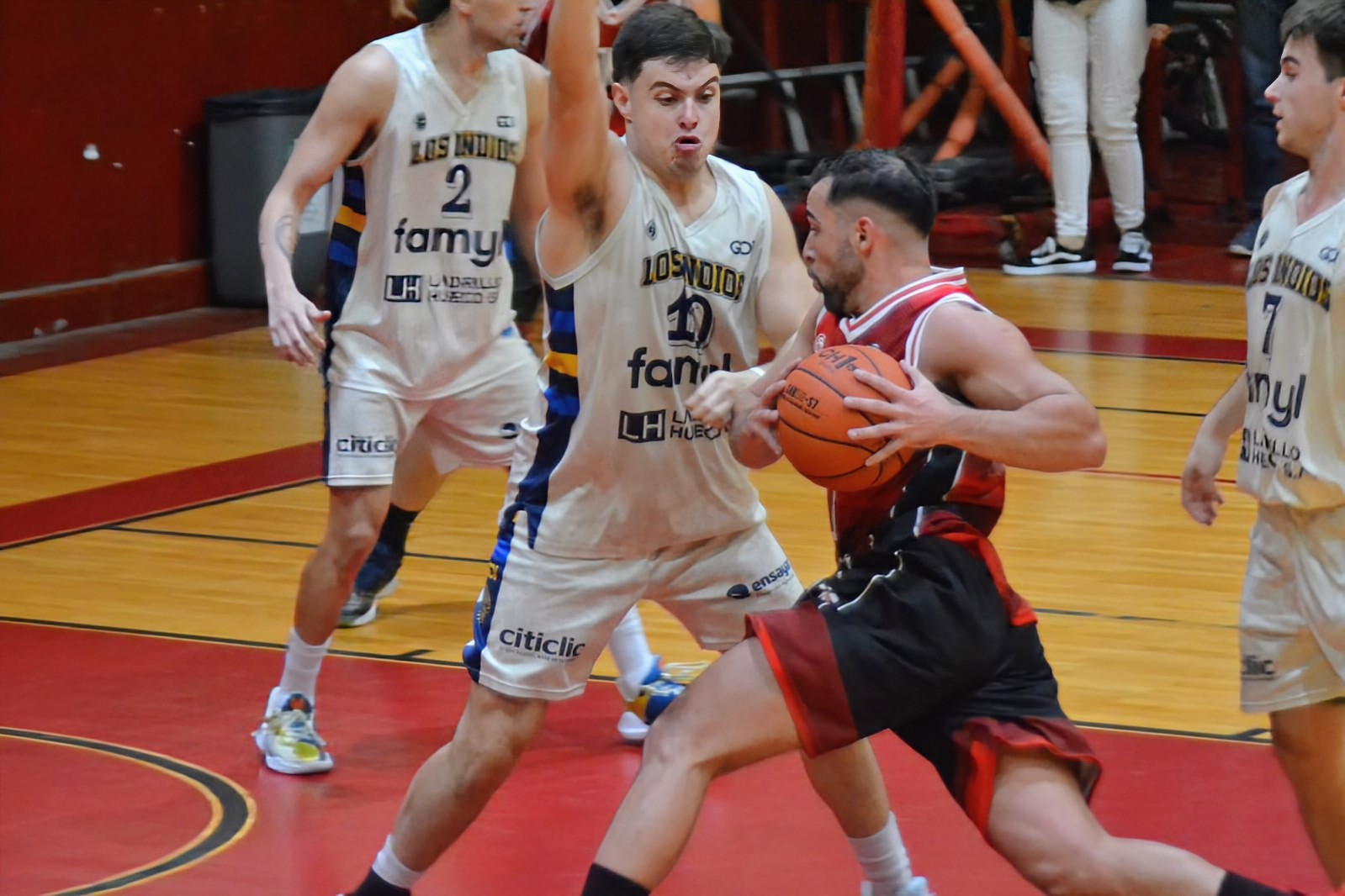 Atenas sacó chapa, derrotó a Los Indios y mañana habrá desempate