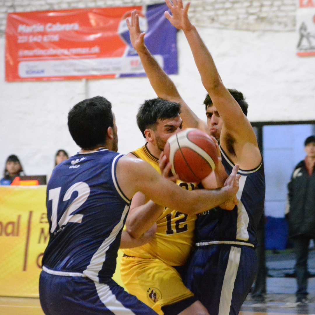 Unión Vecinal impuso su jerarquía y aplastó a la UNLP 