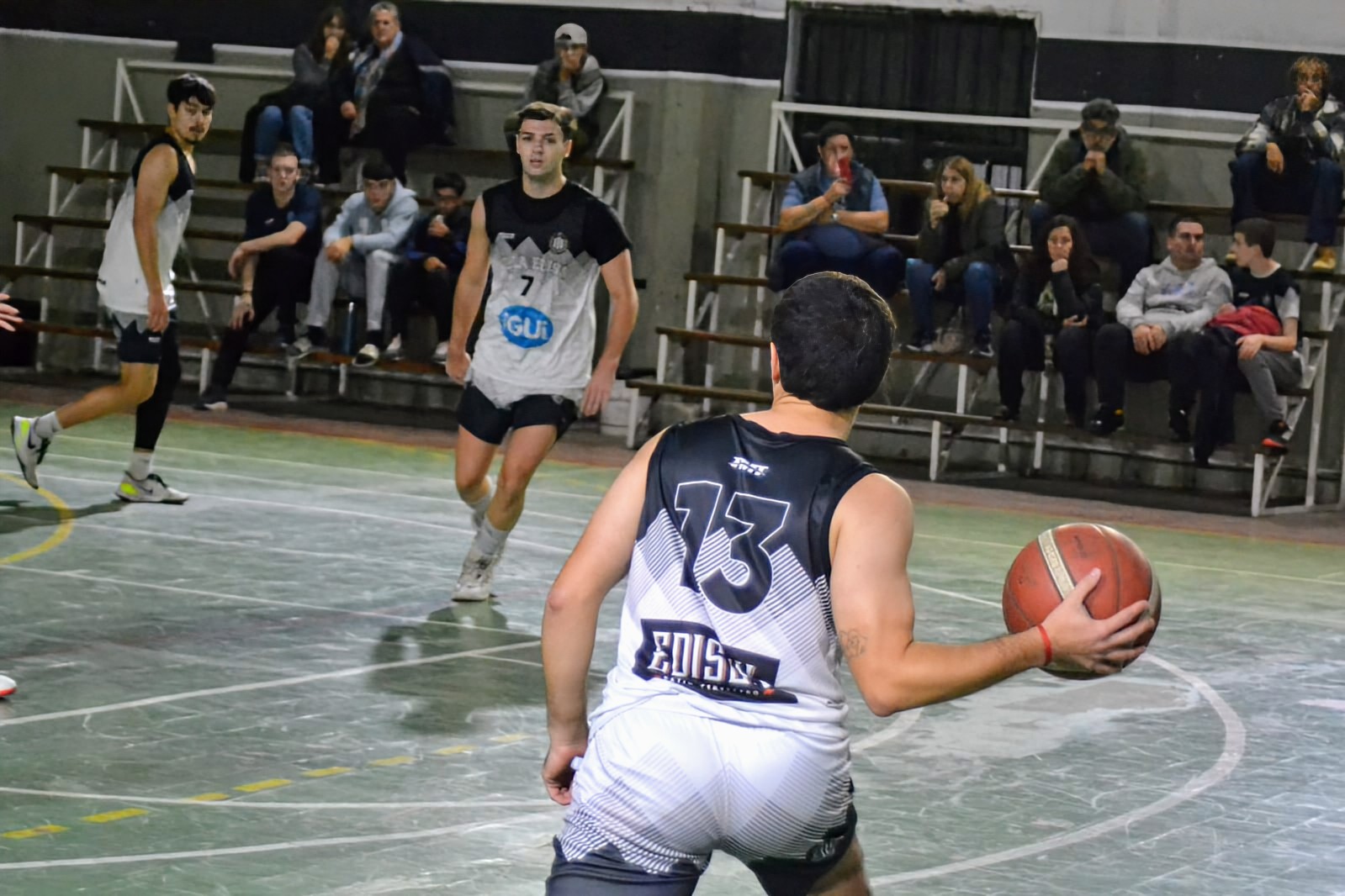 Villa Elisa B sacó fuerza y con la ultima bola derrotó a Unidos