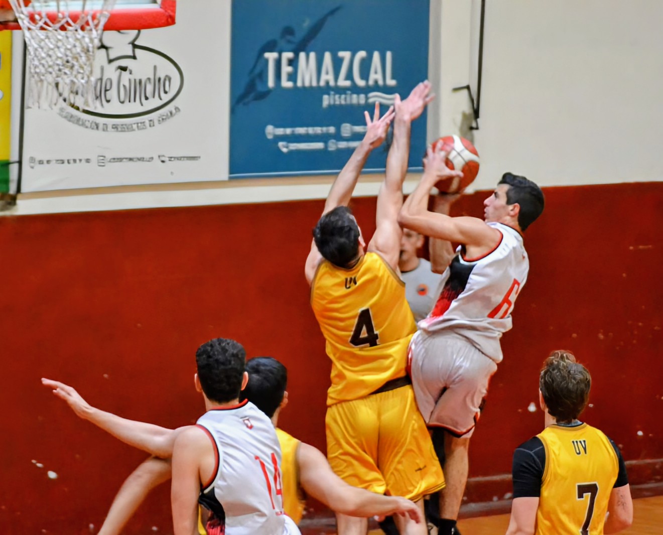 Atenas derrotó a Unión en un juego apasionante