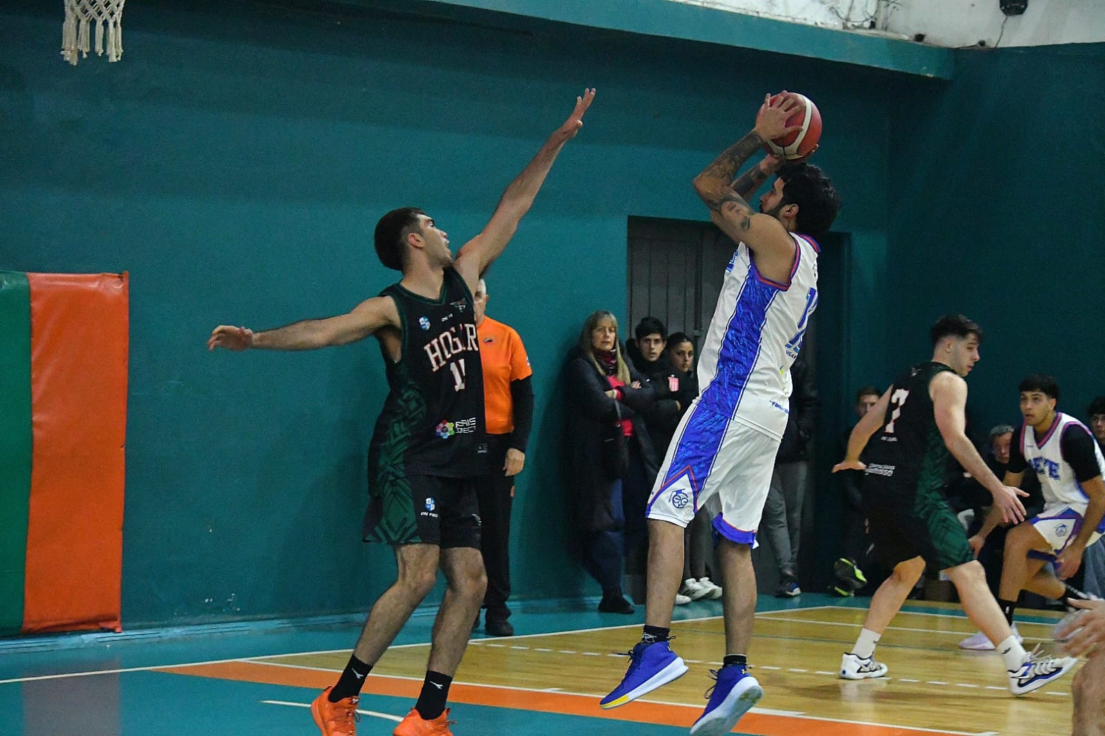 El Búho lo dio vuelta en el ultimo cuarto y se llevó un triunfazo ante Hogar