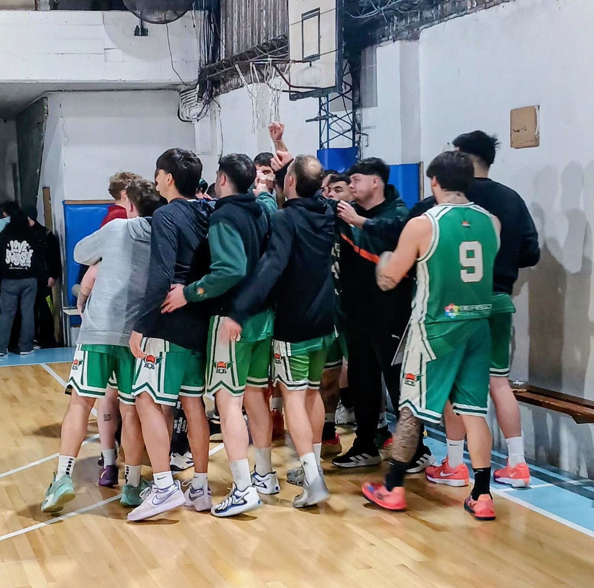 Hogar derrotó a Mayo de visitante en la última fecha del Apertura