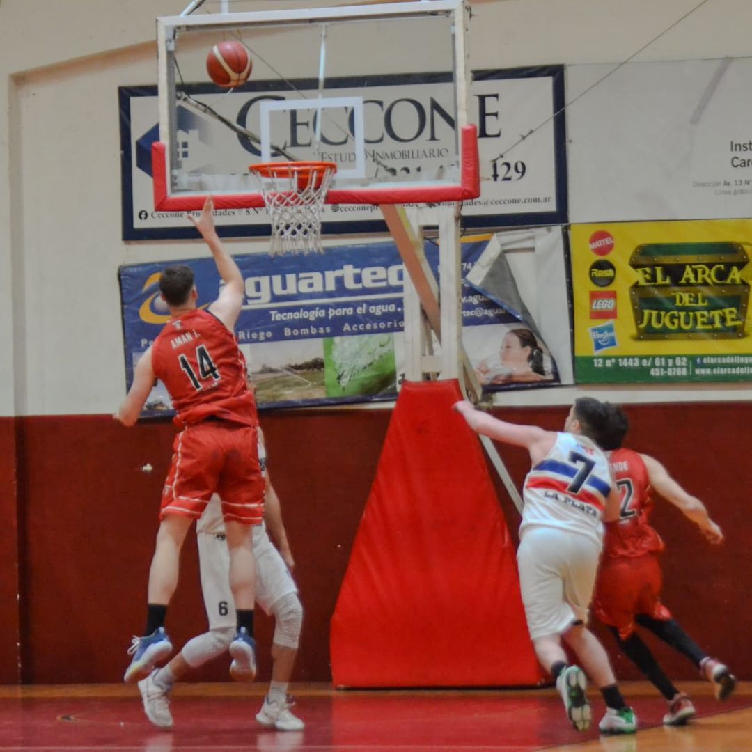 Atenas se quedó con el primer juego del Prefederal