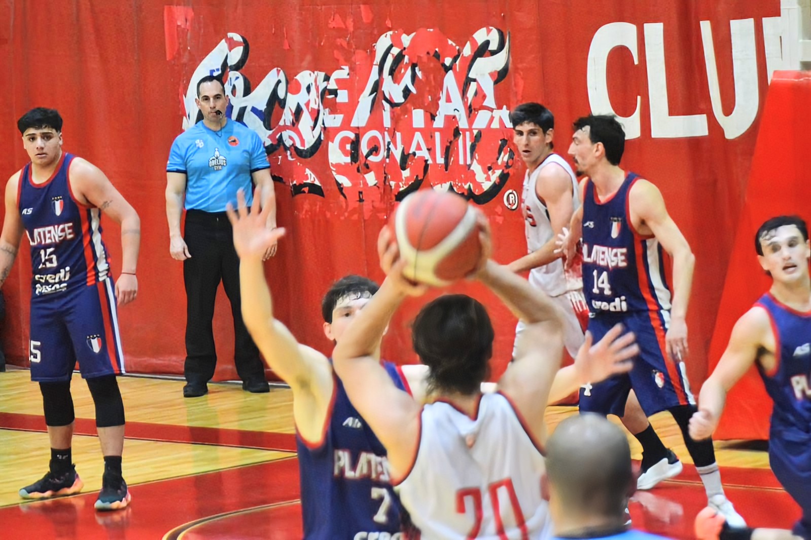 Atenas dejó sin aire a Platense 