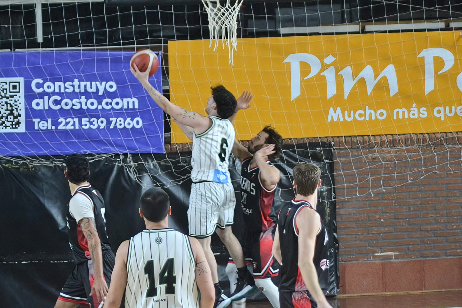 Banco venció al Griego y sigue invicto