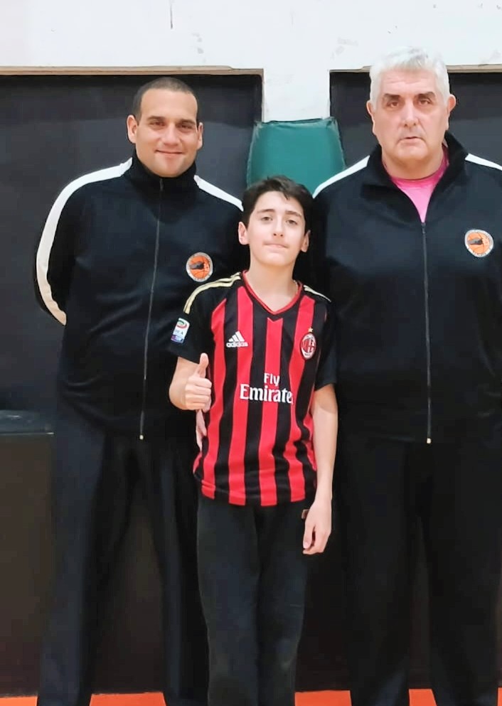 El manager ta feli, 3 se bajaron...