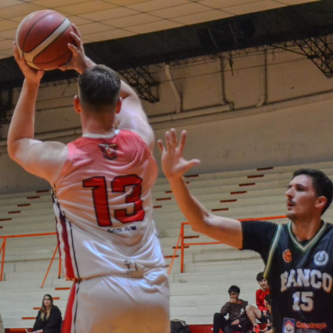 El Griego derrotó a  Banco y sigue en la pelea