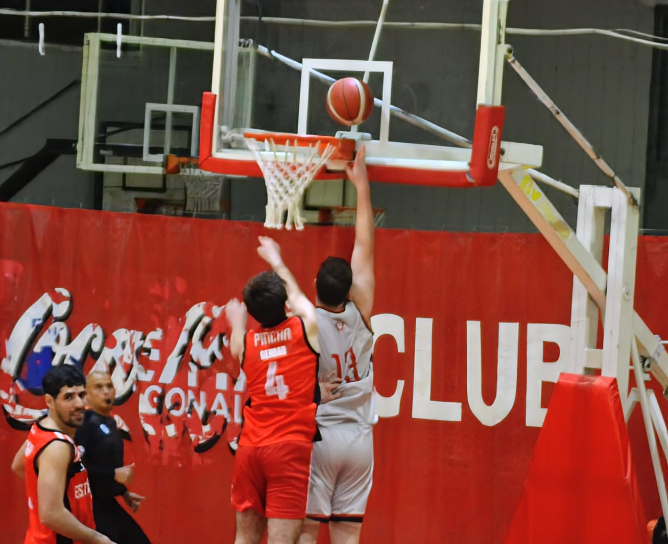 El Rojo respiró hondo y venció al Pincha 