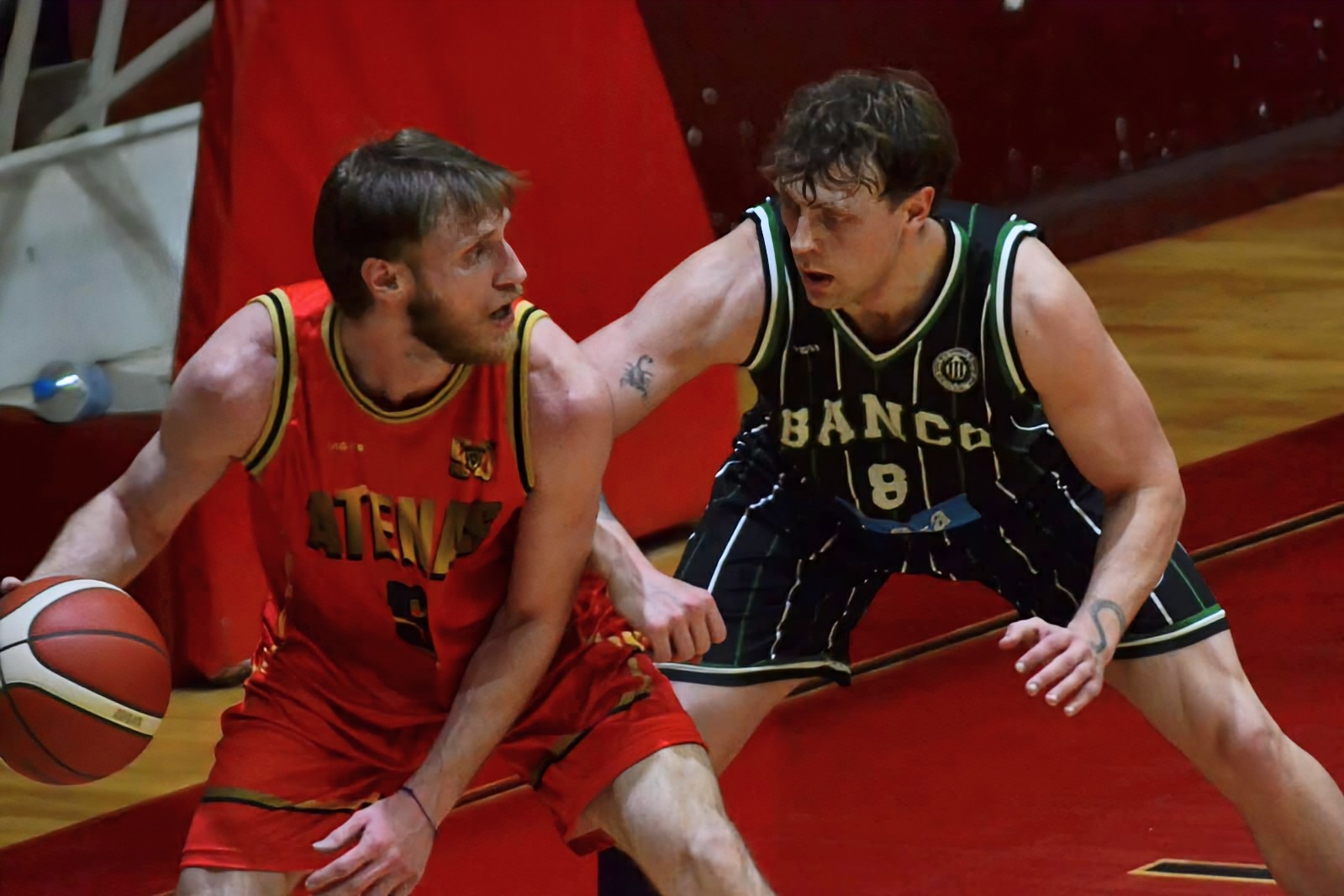 El Griego cacheteó a Banco y se ilusiona con los Play Off