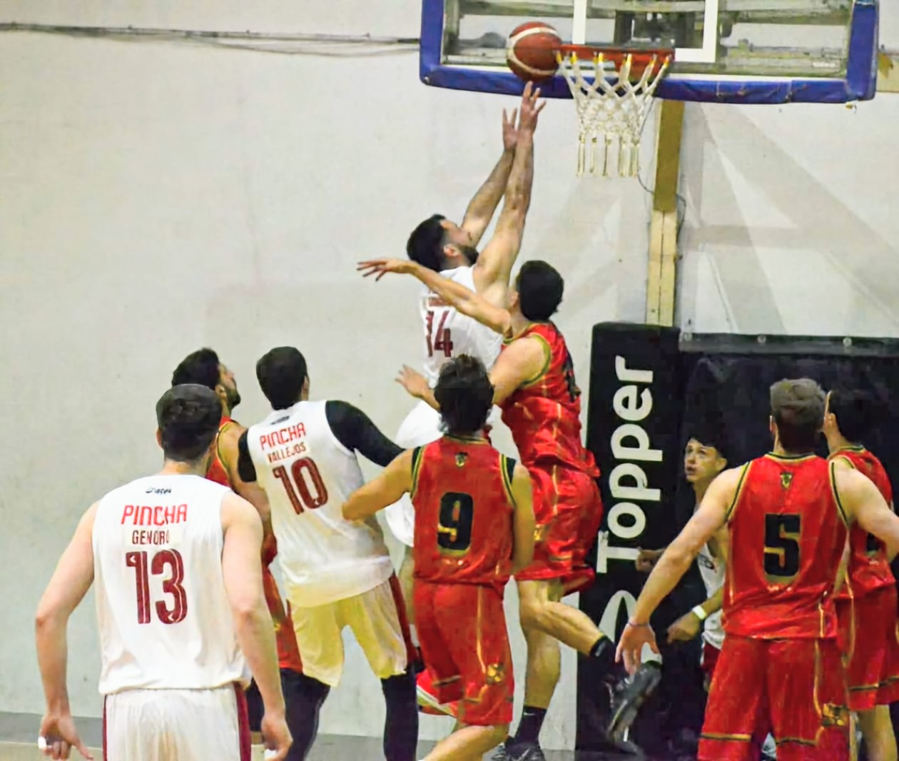 El Pincha derrotó al Griego y clasificó primero para las semifinales