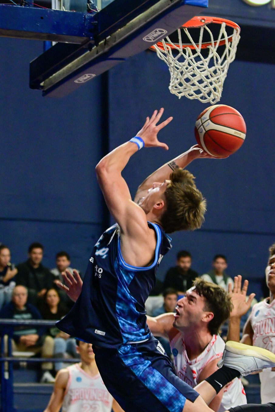 El Lobo impuso respeto: Gimnasia derrotó a Atlético Provincial con garra y actitud.