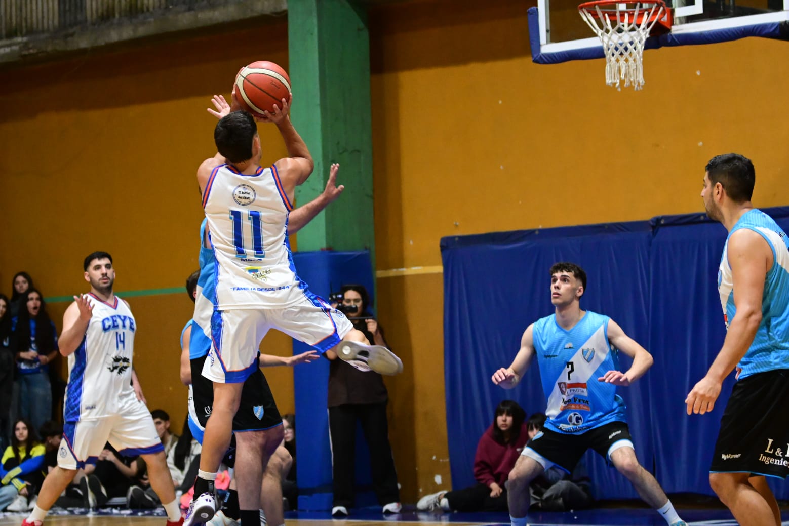 El Búho se quedó con el clásico ante la Villa